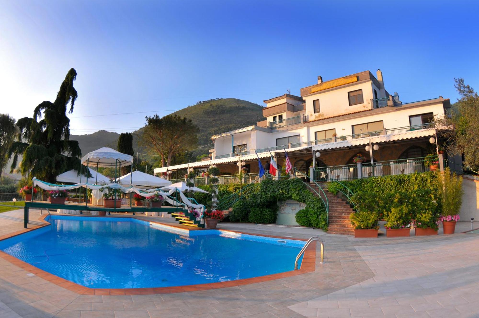 Hotel Diecimare Cava deʼ Tirreni Exterior foto