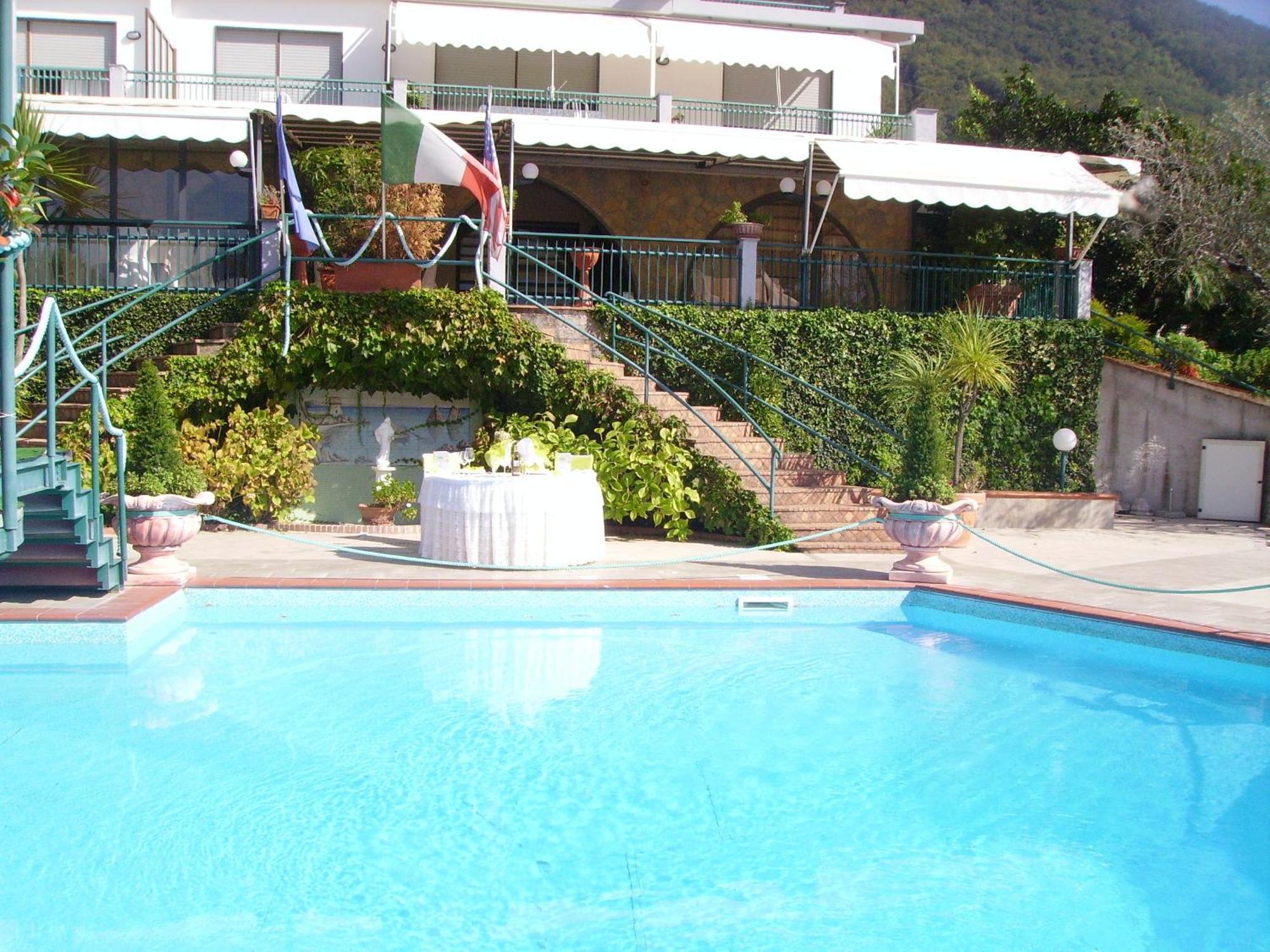 Hotel Diecimare Cava deʼ Tirreni Exterior foto